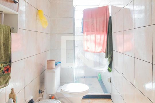 Banheiro de apartamento à venda com 1 quarto, 53m² em Santa Tereza, Porto Alegre