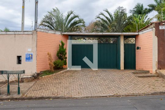 Fachada de casa para alugar com 6 quartos, 2000m² em Residencial Praia dos Namorados, Americana