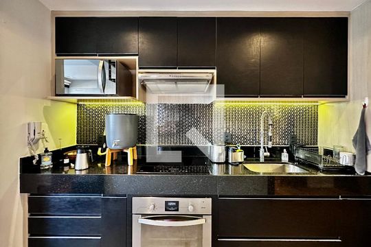 Cozinha de apartamento à venda com 1 quarto, 56m² em Cidade Monções, São Paulo
