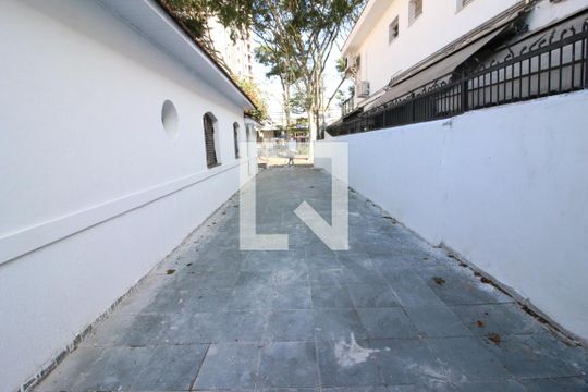 Garagem de casa à venda com 2 quartos, 300m² em Centro, Osasco