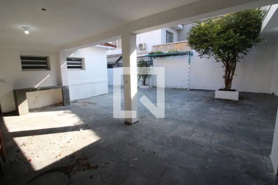 Quintal de casa à venda com 2 quartos, 300m² em Centro, Osasco