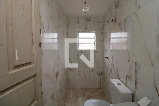 Banheiro de casa para alugar com 1 quarto, 70m² em Chácara Mafalda, São Paulo