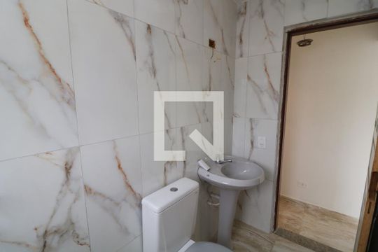 Banheiro de casa para alugar com 1 quarto, 70m² em Chácara Mafalda, São Paulo