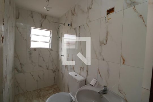 Banheiro de casa para alugar com 1 quarto, 70m² em Chácara Mafalda, São Paulo