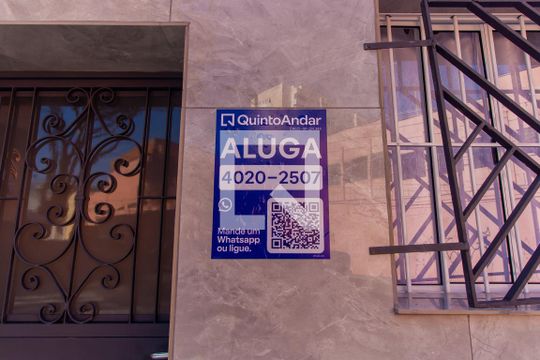 Placa Instalada de casa para alugar com 1 quarto, 27m² em Vila Prudente, São Paulo