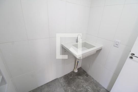 Banheiro de casa à venda com 2 quartos, 43m² em Vila Guaca, São Paulo