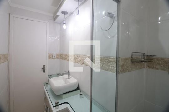 Banheiro de apartamento à venda com 2 quartos, 55m² em Centro, Canoas