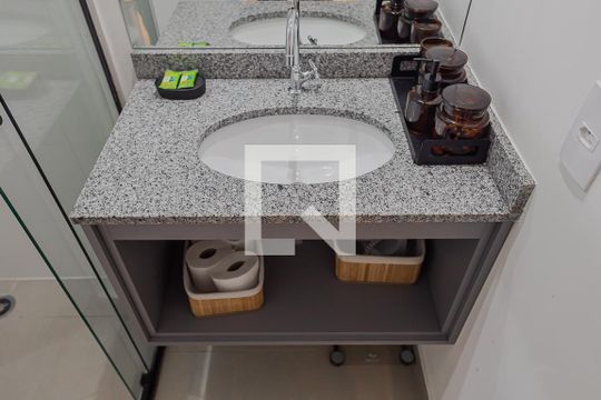 Banheiro de kitnet/studio à venda com 1 quarto, 25m² em Cerqueira César, São Paulo