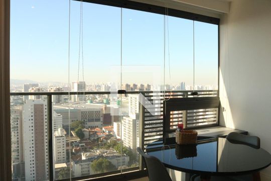 Varanda de kitnet/studio para alugar com 1 quarto, 28m² em Pompeia, São Paulo