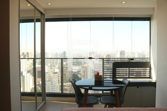 Varanda de kitnet/studio para alugar com 1 quarto, 28m² em Pompeia, São Paulo
