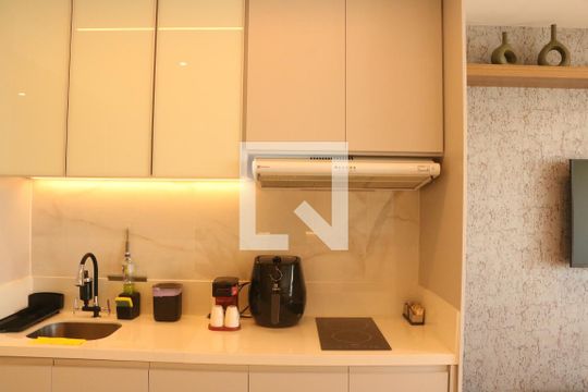 Cozinha de kitnet/studio para alugar com 1 quarto, 28m² em Pompeia, São Paulo