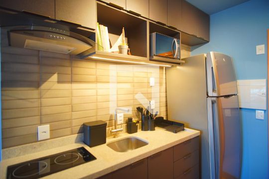 Cozinha de kitnet/studio para alugar com 1 quarto, 28m² em Petrópolis, Porto Alegre