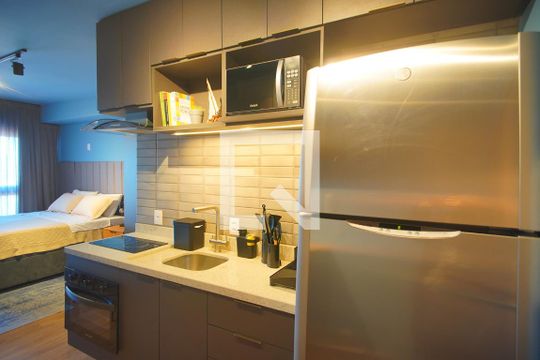 Cozinha de kitnet/studio para alugar com 1 quarto, 28m² em Petrópolis, Porto Alegre