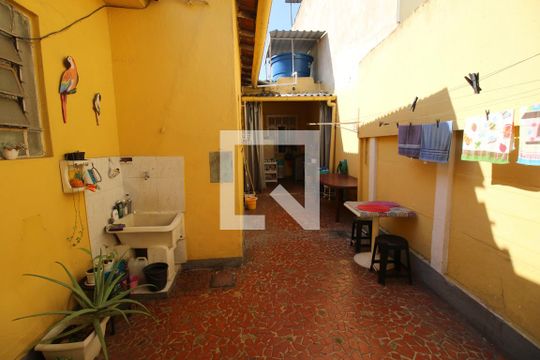 Quintal Fundos de casa à venda com 2 quartos, 111m² em Brás de Pina, Rio de Janeiro