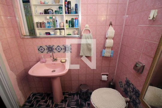 Banheiro de casa à venda com 2 quartos, 111m² em Brás de Pina, Rio de Janeiro