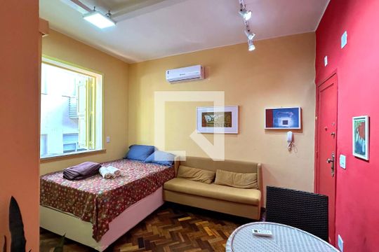 Sala/Quarto de apartamento para alugar com 1 quarto, 20m² em Copacabana, Rio de Janeiro