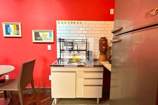 Cozinha de apartamento para alugar com 1 quarto, 20m² em Copacabana, Rio de Janeiro