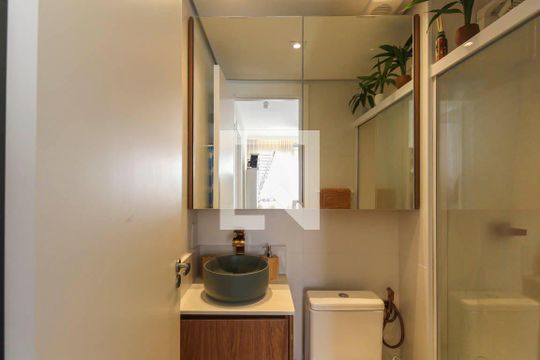 Banheiro de apartamento para alugar com 2 quartos, 38m² em Vila Ema, São Paulo