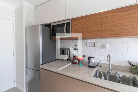 Cozinha de apartamento para alugar com 2 quartos, 38m² em Vila Ema, São Paulo