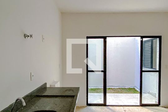 Sala/Cozinha de kitnet/studio para alugar com 1 quarto, 38m² em Quarta Parada, São Paulo
