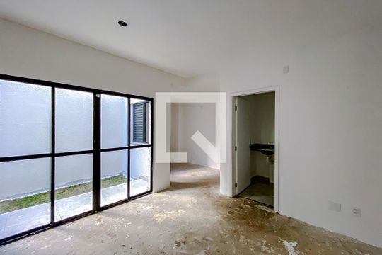 Sala/Cozinha de kitnet/studio para alugar com 1 quarto, 38m² em Quarta Parada, São Paulo
