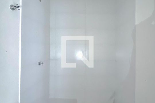 Banheiro de kitnet/studio para alugar com 1 quarto, 38m² em Quarta Parada, São Paulo