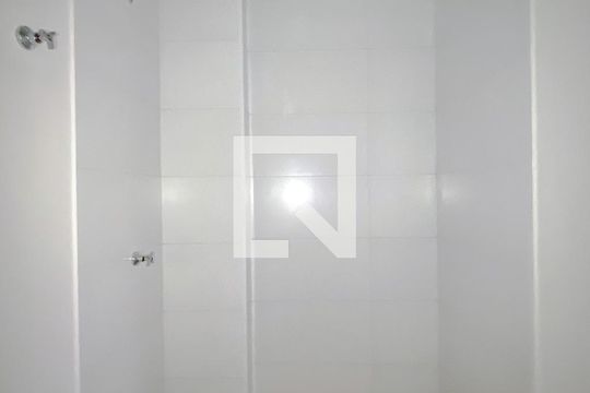 Banheiro de kitnet/studio para alugar com 1 quarto, 54m² em Quarta Parada, São Paulo