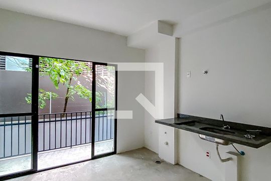 Cozinha de apartamento para alugar com 1 quarto, 45m² em Quarta Parada, São Paulo