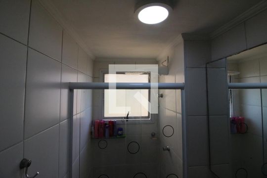 Banheiro Social de apartamento para alugar com 2 quartos, 55m² em Padroeira, Osasco