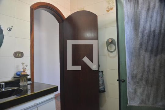 Banheiro de Serviço de casa à venda com 3 quartos, 216m² em Parque Novo Oratório, Santo André