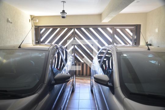 Garagem de casa à venda com 3 quartos, 216m² em Parque Novo Oratório, Santo André