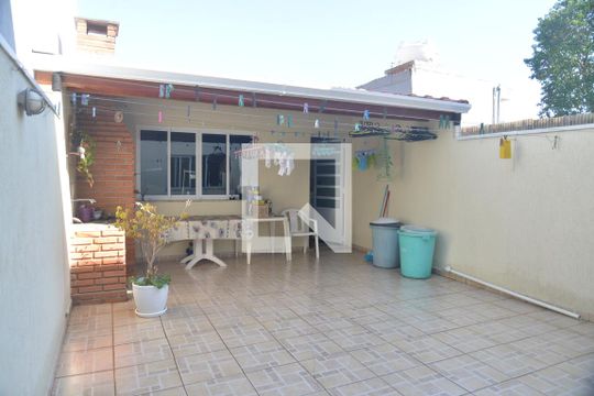 Quintal de casa à venda com 3 quartos, 216m² em Parque Novo Oratório, Santo André
