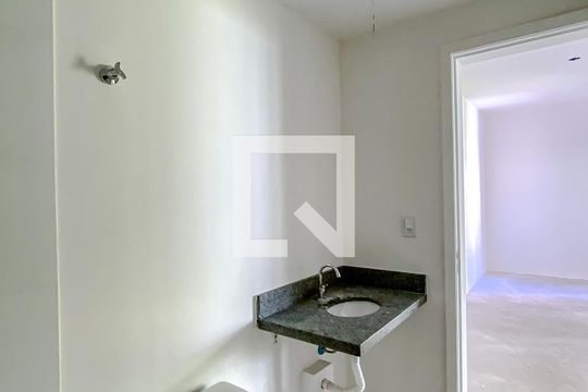 Banheiro de kitnet/studio para alugar com 1 quarto, 45m² em Quarta Parada, São Paulo