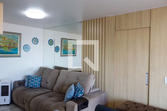 Sala de apartamento para alugar com 2 quartos, 49m² em Quitaúna, Osasco