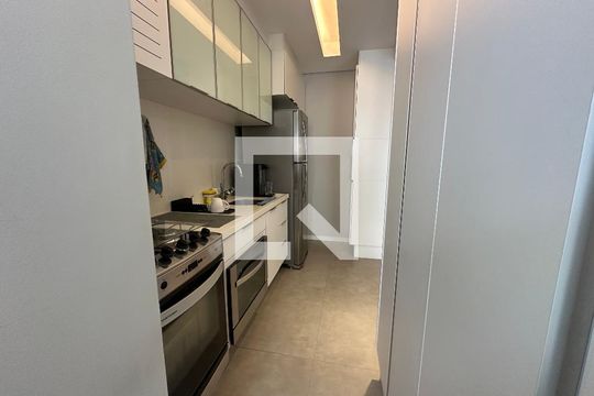 Cozinha de apartamento para alugar com 2 quartos, 74m² em Empresarial 18 do Forte, Barueri