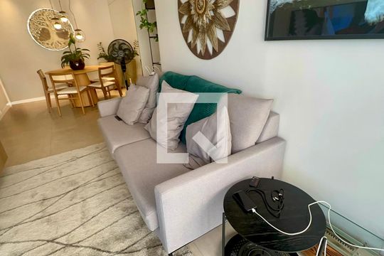 Sala de apartamento à venda com 2 quartos, 74m² em Empresarial 18 do Forte, Barueri