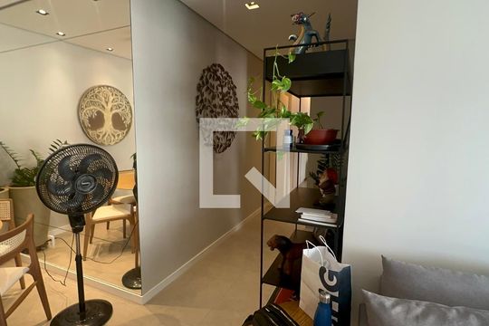 Sala de apartamento à venda com 2 quartos, 74m² em Empresarial 18 do Forte, Barueri