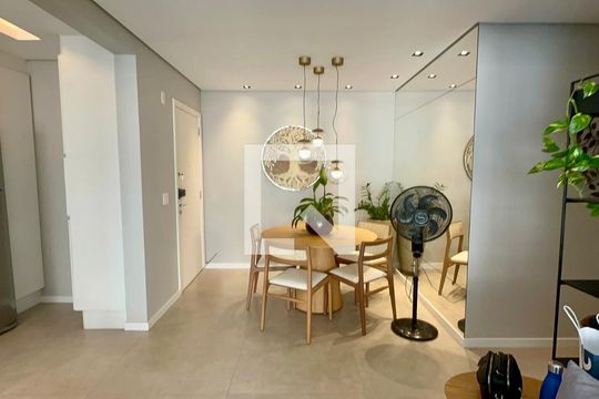 Sala de apartamento para alugar com 2 quartos, 74m² em Empresarial 18 do Forte, Barueri