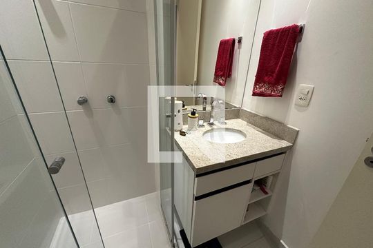 Banheiro Social de apartamento para alugar com 2 quartos, 74m² em Empresarial 18 do Forte, Barueri