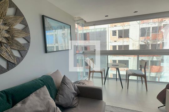 Sala de apartamento à venda com 2 quartos, 74m² em Empresarial 18 do Forte, Barueri
