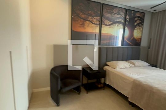 Suíte de apartamento para alugar com 2 quartos, 74m² em Empresarial 18 do Forte, Barueri