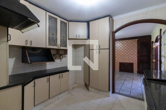 Cozinha de casa à venda com 3 quartos, 300m² em Jardim Testae, Guarulhos