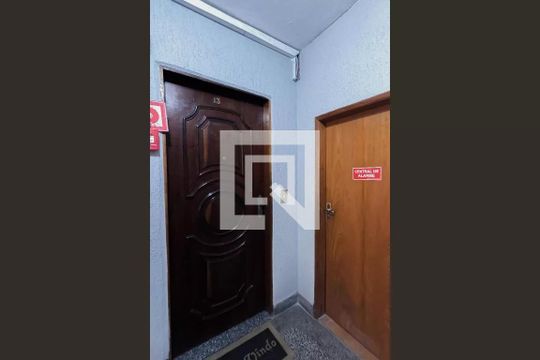 Hall de entrada de apartamento à venda com 2 quartos, 60m² em Jardim Cocaia, Guarulhos
