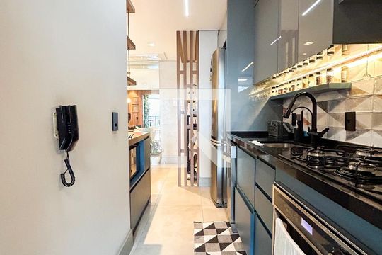 Cozinha de apartamento à venda com 2 quartos, 84m² em Santo Amaro, São Paulo