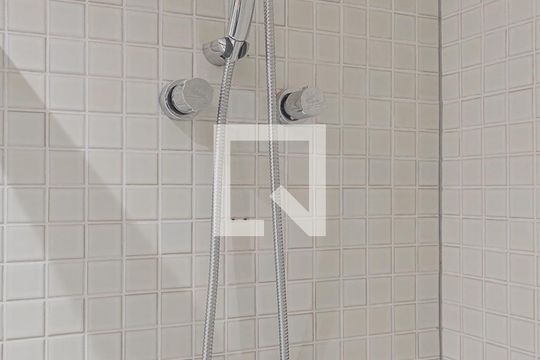 Banheiro de kitnet/studio à venda com 1 quarto, 27m² em Pinheiros, São Paulo