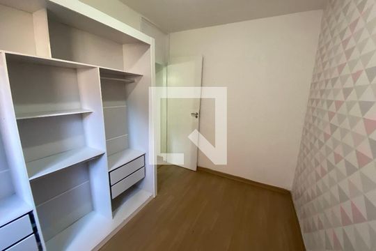 Quarto 2 de apartamento para alugar com 2 quartos, 44m² em Taquara, Rio de Janeiro