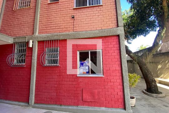 Plaquinha de apartamento para alugar com 2 quartos, 44m² em Taquara, Rio de Janeiro