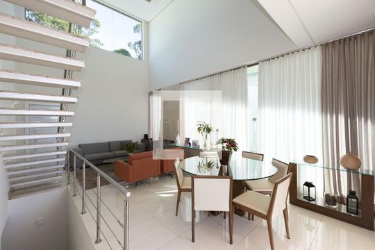 Sala de casa de condomínio à venda com 3 quartos, 361m² em Vila Das Flores, Nova Lima
