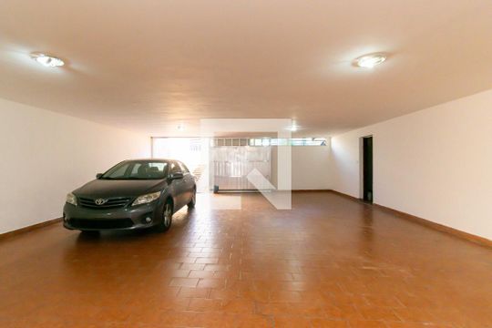 Garagem de casa para alugar com 3 quartos, 250m² em Vila Ema, São Paulo