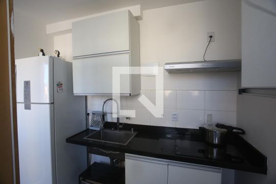 Cozinha de apartamento à venda com 2 quartos, 45m² em Estoril, Belo Horizonte
